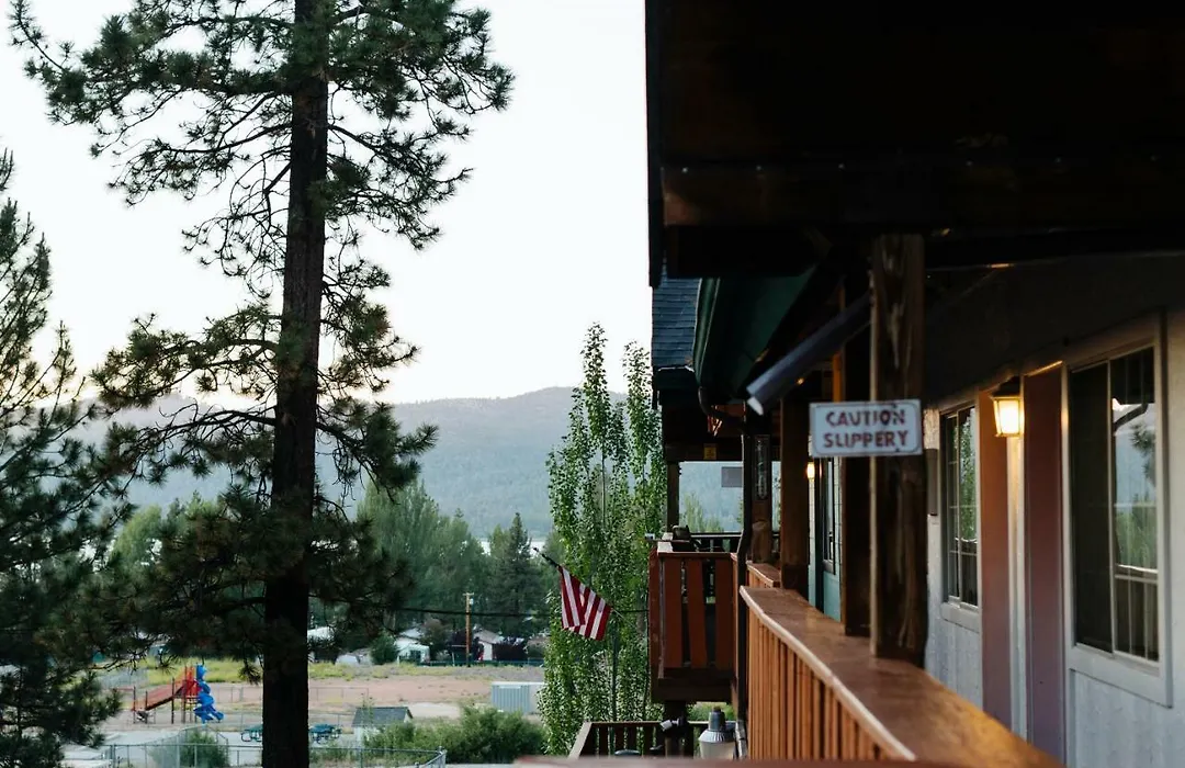 Honey Bear Lodge & Cabins-1